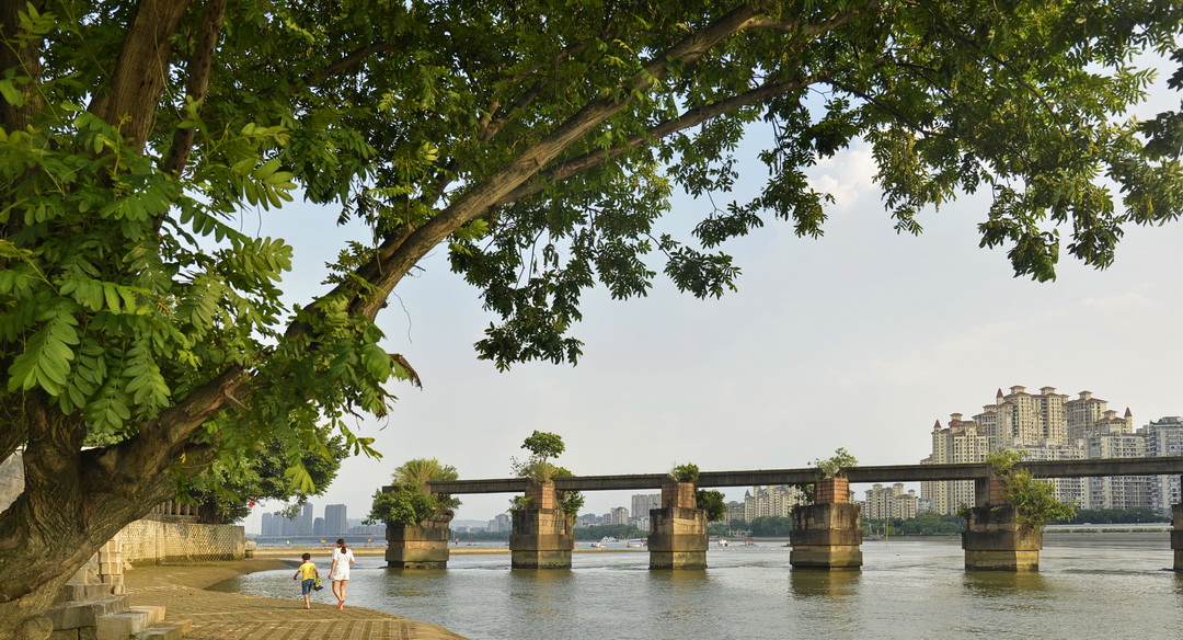 《滄海桑田-洪山舊橋看鼓樓》
