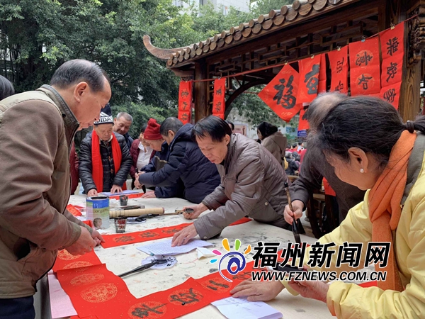 鼓樓驛里社區(qū)舉辦迎元旦游園活動(dòng)　吸引居民參與